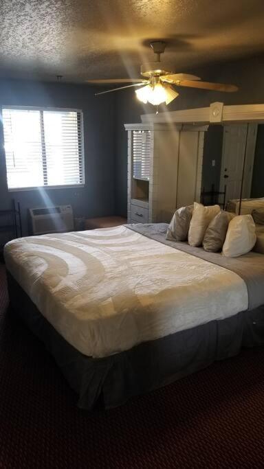 Hotel 5 Beds & 3 Baths Sleeps 11 Hotel Room Suite 102 Booking สติลวอเตอร์ ภายนอก รูปภาพ